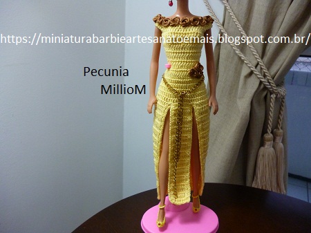 Barbie usando Vestido de Croche Com Fenda Dupla Criado Por Pecunia MillioM 4