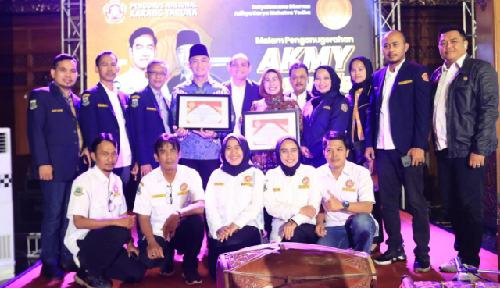 Andika Hazrumy Terima AKMY Award 2022 Bersama 46 Tokoh Se-Indonesia