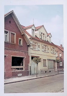 Das Eckhaus der Bäckerei Liebig in Pfungstadt wurde mit dem Nachbarhaus verbunden um ein schönes Café darin unterzubringen