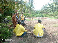 Mahasiswa KKN UNA Turun ke Lahan Pertanian Warga 