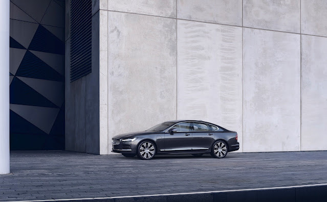 2022 Volvo S90 Review