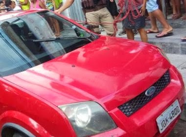 Homem é morto a tiros dentro de carro em Serra Preta