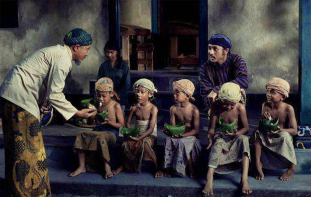  Suku Jawa merupakan suku bangsa terbesar yng tinggal di Indonesia yang dengannya jumlah s Asal Usul Suku Jawa, Orang Jawa Harus Tahu!