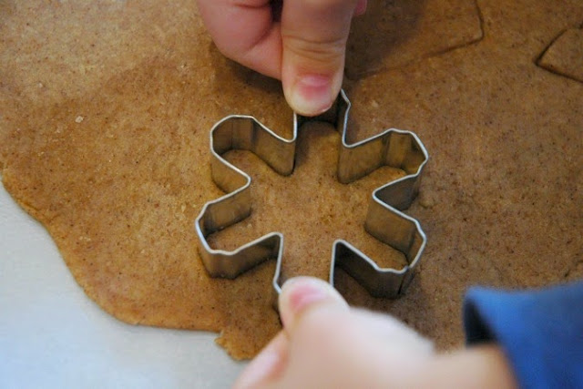 Gingerbread Graham Crackers- healthy Christmas snack for kids