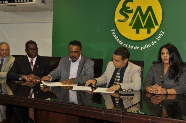 Cooperativa San Miguel firma acuerdo con el Minerd para fumigar todas las escuelas de Santiago