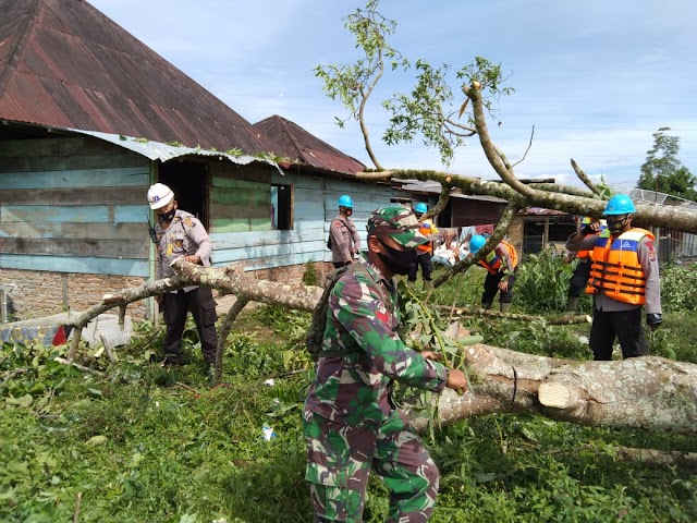 Batalion C Sipirok Bantu Korban Puting Beliung Taput 