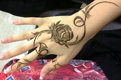 Simple Henna Designs for Kids that they would like to show in any function.