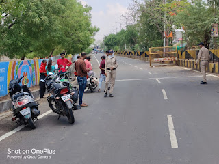 यातायात पुलिस प्रशासन द्वारा यातायात नियमों का पालन नहीं करने वालों पर की जा रही चालानी कार्यवाही