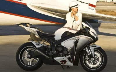 2010 Honda CBR1000RR Fireblade Girl