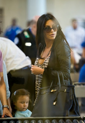 Hot Kim Kardashian Sexiest Candids At LAX Airport Pictures