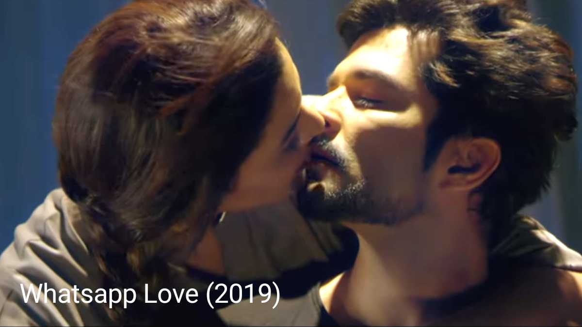 Anuja sathe kissing scenes with Rakesh Bapat in marathi movie WhatsApp love