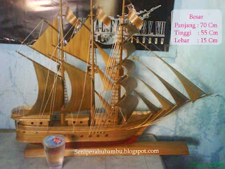 miniatur perahu bambu