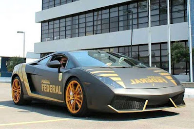 Lamborghini adesivada agora da Polícia Federal