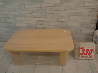 中古品　木製ミニテーブル　３３０円