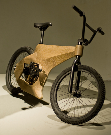 OKES: bicicleta de madeira