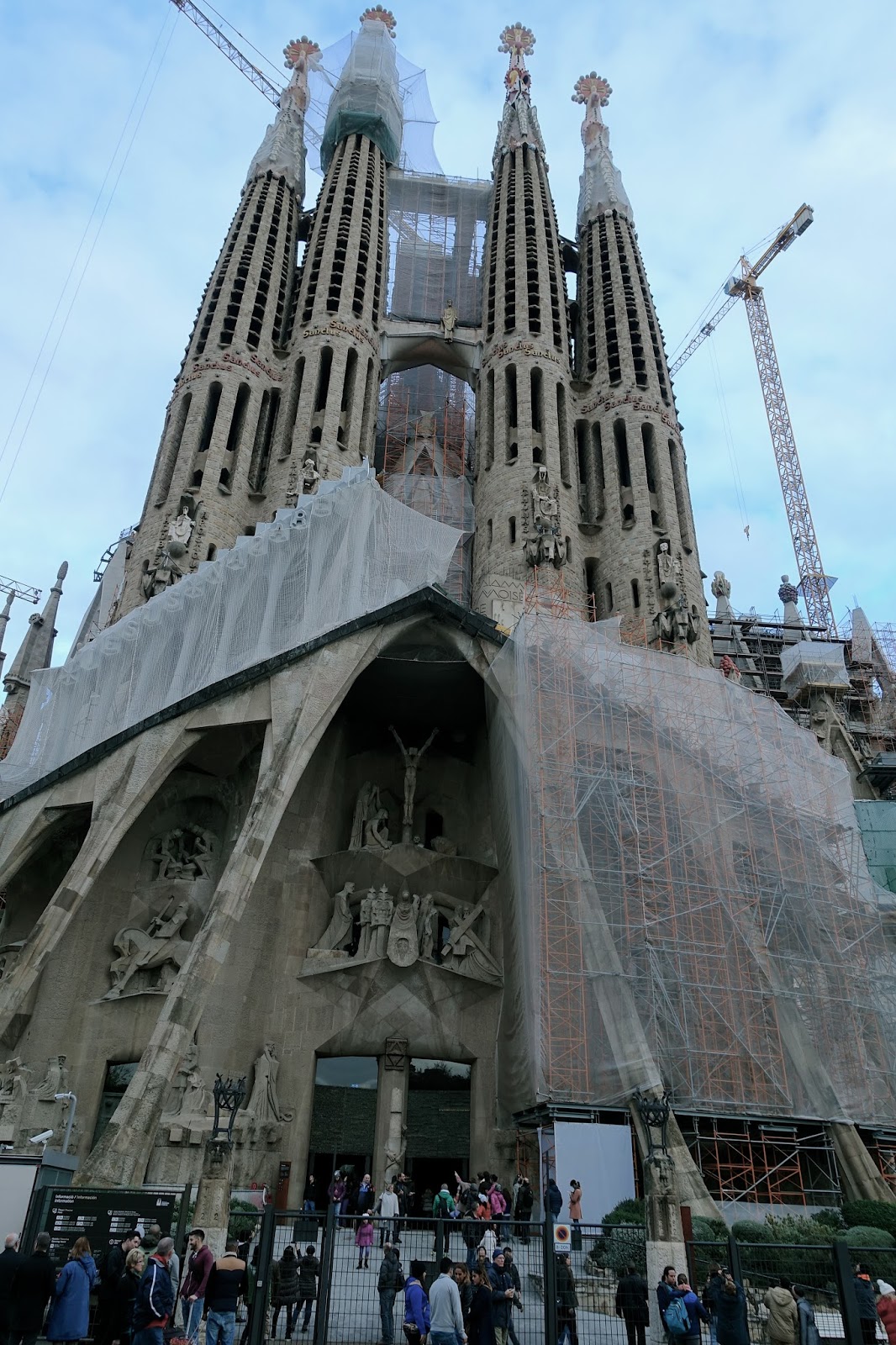 観光地の定番 建設中の世界遺産 サグラダ ファミリア Sagrada Familia を見学 バルセロナ旅行