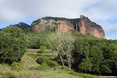 Els cingles de Vilanova i el puig del Far