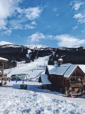 Amazing mountain view from Lake Louise Ski resort 