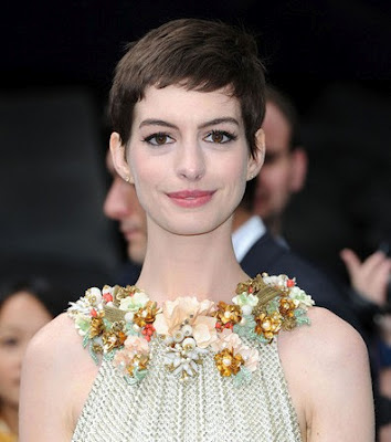 Anne Hathaway Short Hair  on Anne Hathaway Pixie Short Haircut Anne Hathaway The Dark Knight Rises