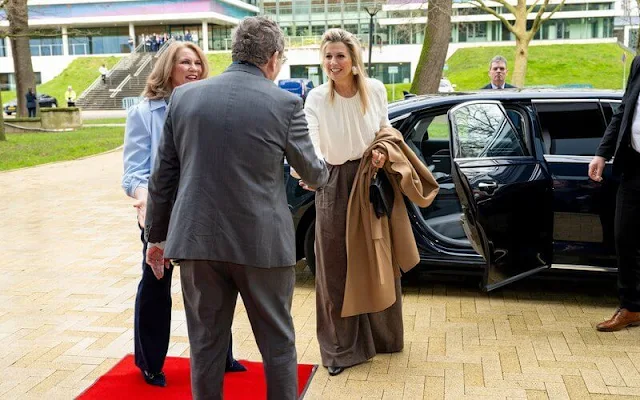 Queen Maxima wore a wool and cashmere coat by Max Mara, and a white silk blouse by Hugo Boss. Prada earrings