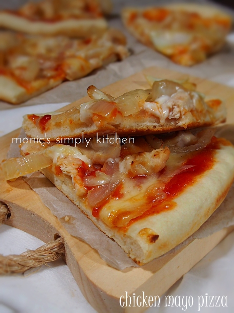 Resep Chicken Mayo Pizza (Pizza Ayam Mayones) - Monic's 