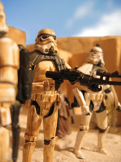 Taking a look at two different figures today, but with mirage of toys based on this troop, there’s sometime’s not much point in looking at them individually. Tatooine Stormtrooper Mos Eisley Empire Luke Skywalker Vintage Collection Action Figure Kenner Hasbro Star Wars Saga Original Trillogy SG OT