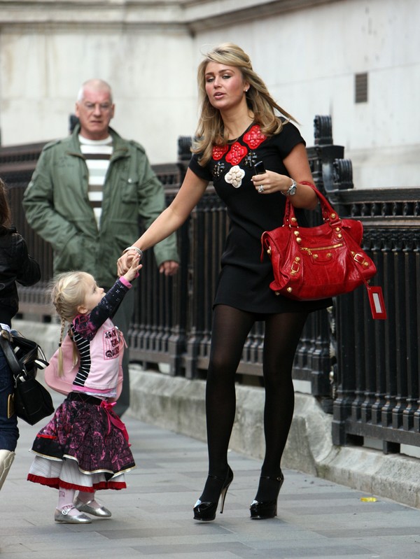 alex curran models off duty Balenciaga Giant Red collant decollete 