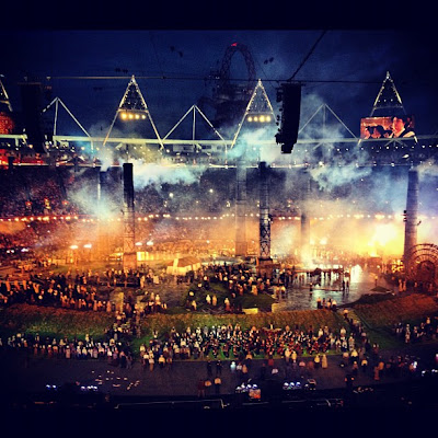 Giant chimneys rise in the Olympic Stadium!