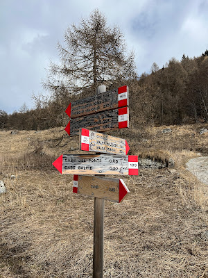 Example of trail signage on way to Val Cané.