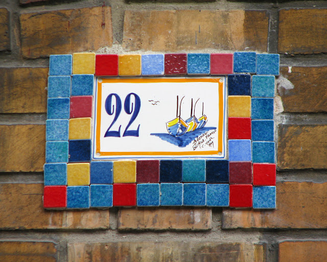 Civic number, souvenir de Quimper, square de Montsouris, Paris