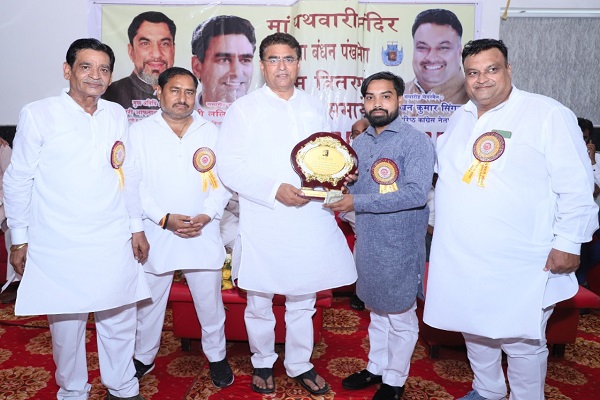 Those-who-made-Rakshabandhan-Fan-Fair-historic-got-reward-and-respect