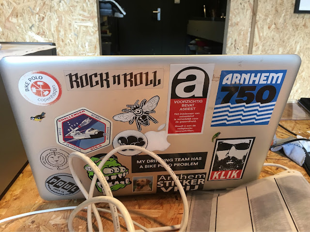 Klik-sticker op MacBook, Arnhem, september 2019