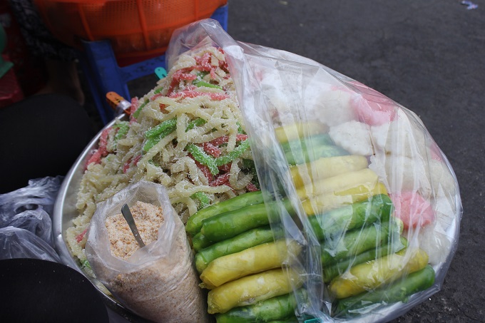Vietnamese Street Food in Con Market