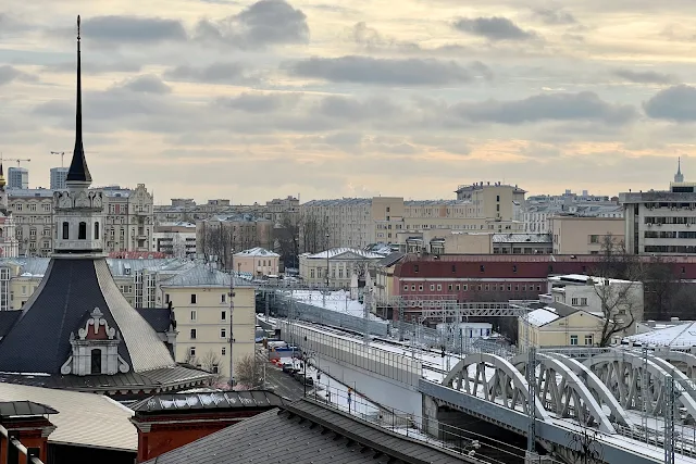 вид со смотровой площадки Казанского вокзала, Рязанский проезд, Каланчёвская железнодорожная эстакада