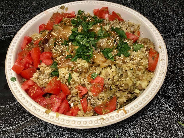 mujadara, chopped tomatoes, lentils, rice