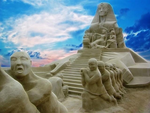 Land of the Pharaohs. Sandstone Sculpture Festival in Brighton, England. (Photo by Antony Scott)