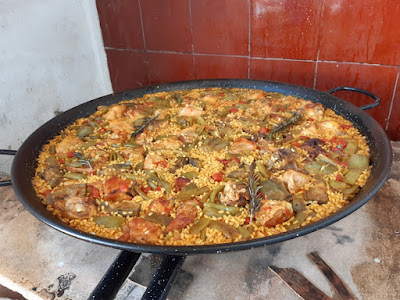 Paella en una casa de pueblo en Barxeta