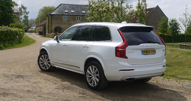 Volvo XC90 T8 rear side view