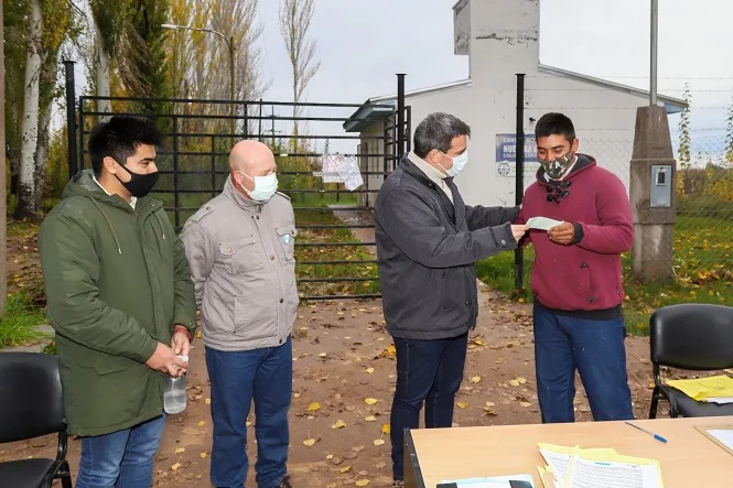 El municipio de San Rafael brindó asistencia económica a productores de Colonia Elena