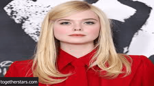 جميع حسابات إيل فانينغ Elle Fanning الشخصية على مواقع التواصل الاجتماعي