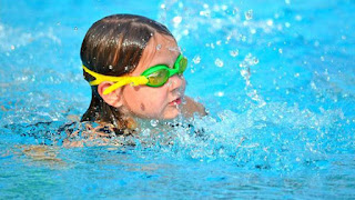 Sejuta Manfaat Berenang bagi Anak-Anak Kita!