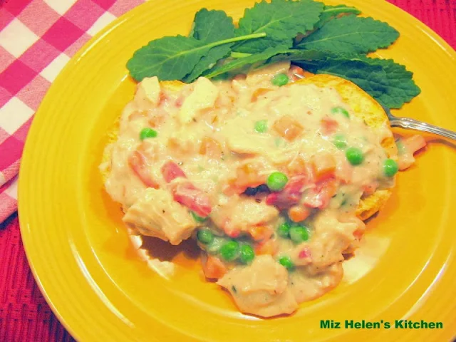 Country Chicken and Biscuits at Miz Helen's Country Cottage