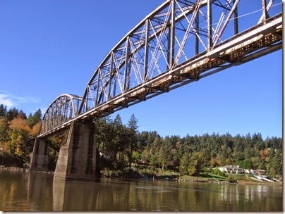 IMG_9178 Willamette River Railroad Bridge at River Villa Park in Milwaukie, Oregon on October 22, 2007