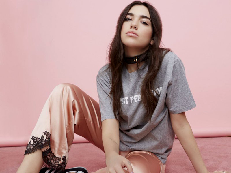 Dua Lipa deixa um grande amor para trás na faixa ‘New York (Mend My Broken Heart)’