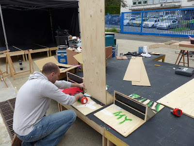 Totem, Scène, fabrication de scène, diy, fabrication de praticable, wood stage, scéne en bois, stand out, Agora citoyenne - Forum des associations du 10eme - 10 septembre 2017, Forum associations et vie locale – Paris 10- Signalétique, Forum des associations, paris 10, mairie du 10eme, ismail et julien, ismail konate, julien kozlowski, conception, design, scène, citoyenneté, menuiserie, agence donner des ailes, dda, agence dda, juko access, juko concept, event design, designer d’événement, bureau d’étude et de conception, conception 3D,  , scénographie, makeover, space makeover, muséographie, expographie, aménagement, bois, menuiserie, art, art contemporain, scene asd sx 290, dxr 12, dxs 15.