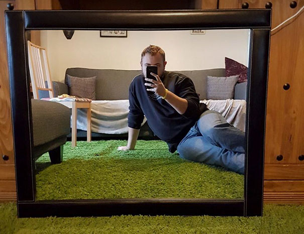 These Pictures Of People Trying To Sell Their Mirrors Is The Funniest Thing We Saw Today