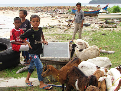 Anak-anak Pulau Nasi Aceh