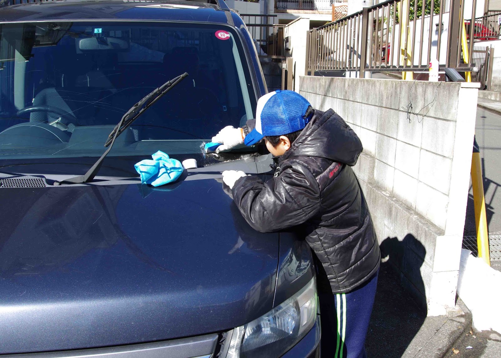 誰でも出来る 車のフロントガラスの擦り傷を激安diyで消す方法