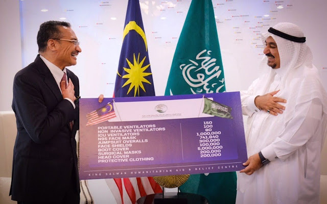 Arab Saudi sumbang lebih 7 juta unit peralatan perubatan kepada Malaysia Kerajaan Arab Saudi dengan perkenan Raja Salman Abdulaziz Al-Saud, menyumbang sebanyak 7,542,170 unit peralatan perubatan kepada Malaysia khususnya Kementerian Kesihatan (KKM) bagi membantu menangani penularan wabak COVID-19.