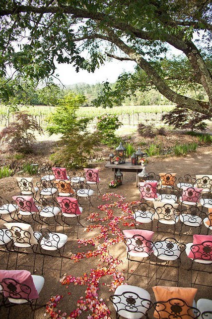 This week we bring to you ceremony seating ideas for outdoor weddings